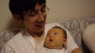 声をたてて笑う