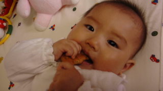 おかゆ製造器とベビーベッド