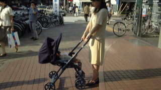 ベビーカーで買い物