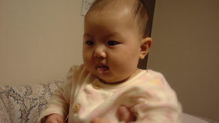 ヨーグルトを食べる