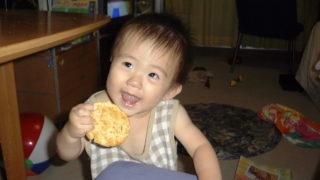 裕月一人で立つ